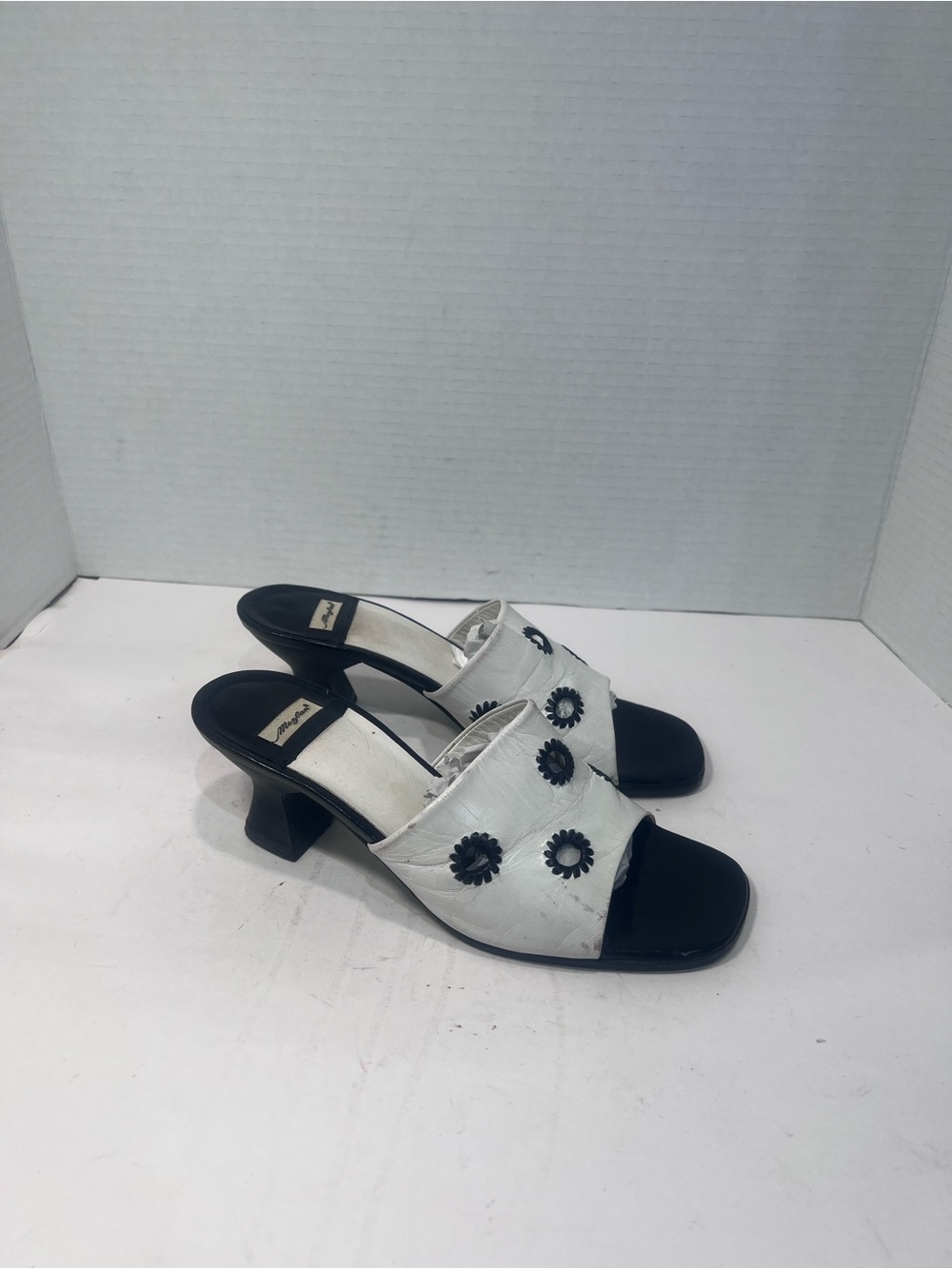Mezlan White and Black Leather Open-Toe Low Block Heel Mules